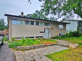 954 Farrell St #B, Ottawa, ON K2B 6C7