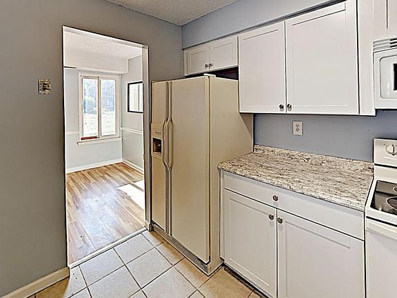 4th image of 12-12 Newport Ct