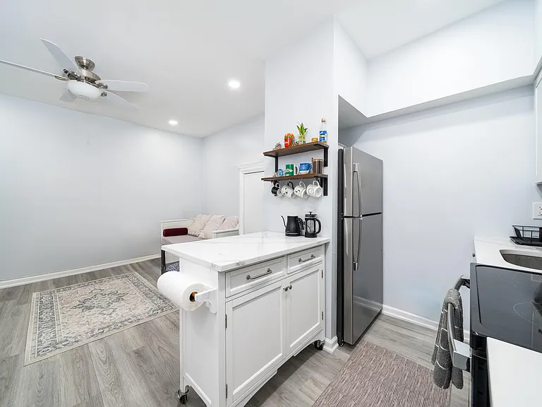 228 Bloomfield St #9 — Photo 1