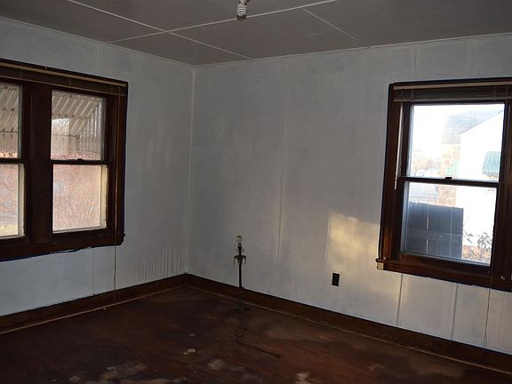 4th image of 318 N Kansas Ave