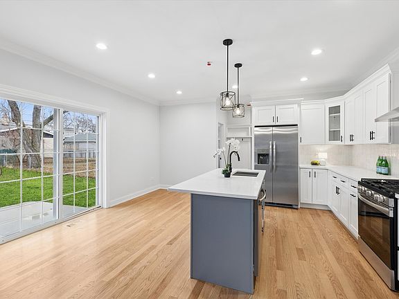 5th image of 10832 Massasoit Ave