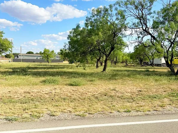 409 SW Broadway St, Coahoma, TX 79511