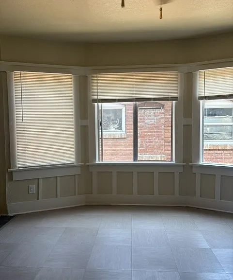 828 1/2 W 40th Pl #828-1/2 — Photo 5