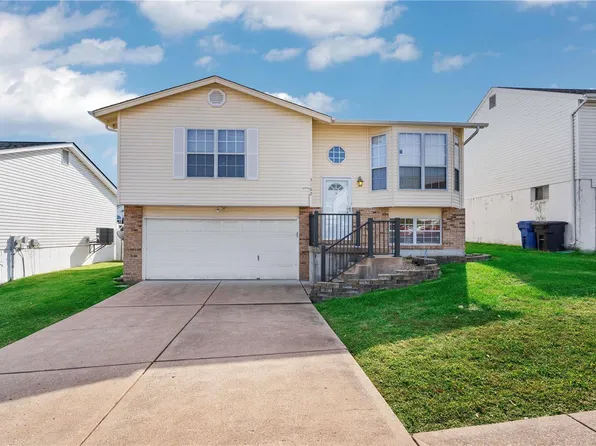 3162 Five Oaks Dr, Arnold, MO 63010