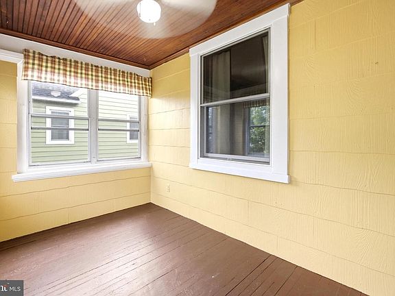 4th image of 1308 Elm Rd