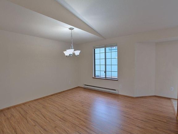 4th image of 581 Malibu Dr SE