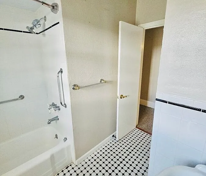 303 E Paris St — Photo 27