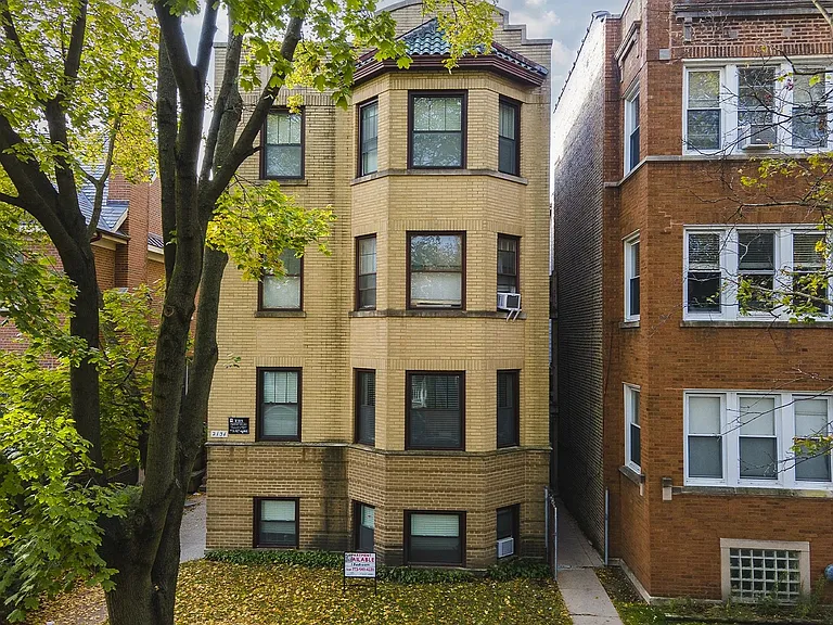 2133 W Giddings St #3 — Photo 1