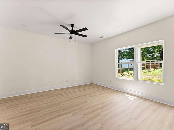 5th image of 172 Llewellyn St