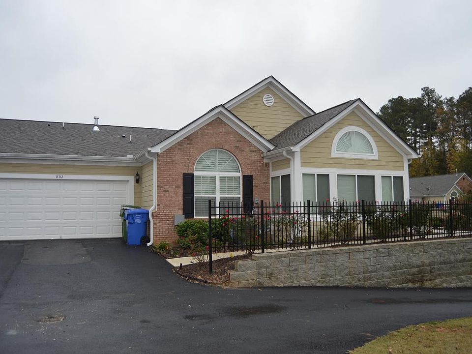 Garage Garden and Walkway