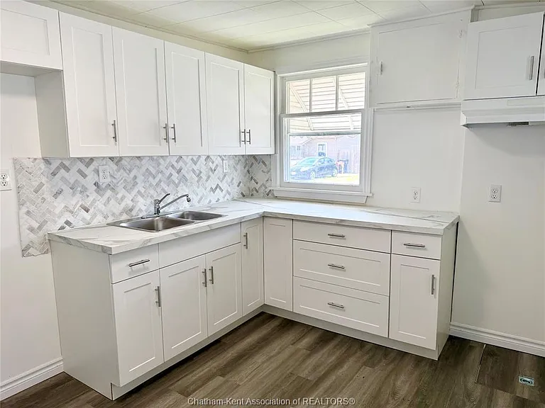 20 McNaughton Ave — Photo 14