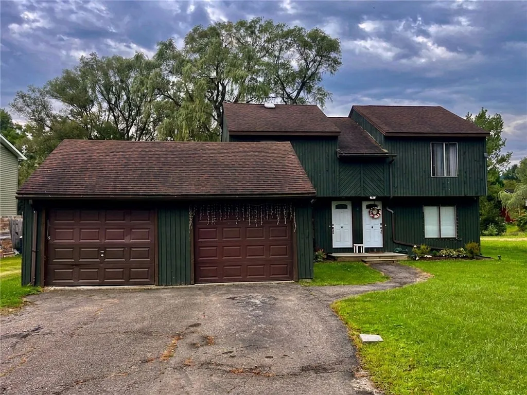 2 bed, 1.0 bath, 1800 sqft, $1,800 — Photo 1