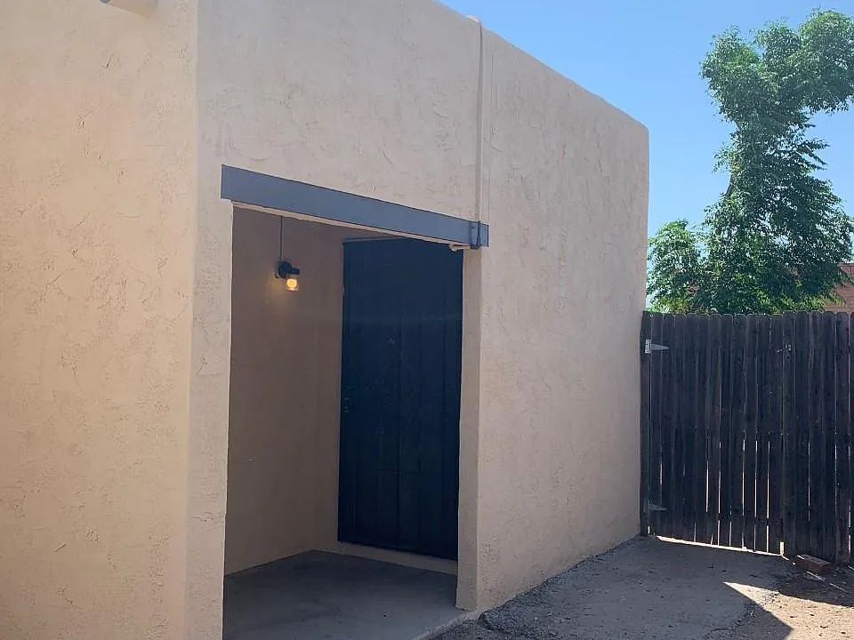 3308 E Presidio Rd