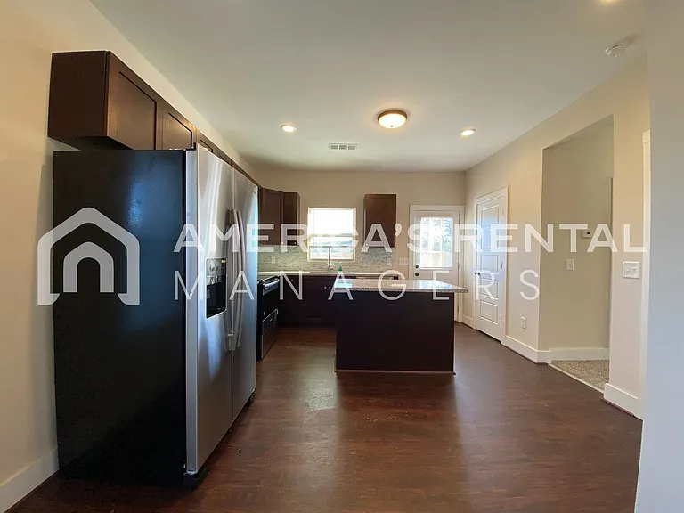 6206 Cathwick Dr — Photo 3