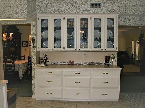 5th image of 182 Laurelwood Dr