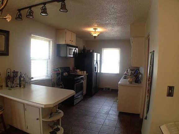 5th image of 704 S Celia Ave