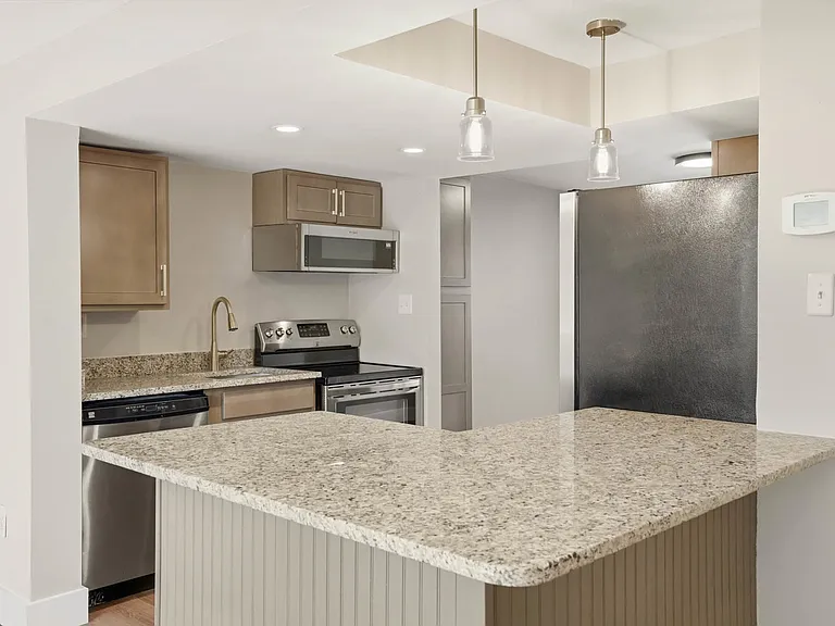 Updated Kitchen w/ new granite counters