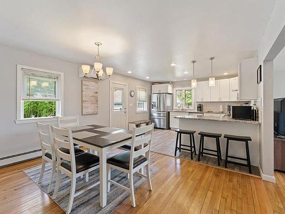 4th image of 10 Philips Ave