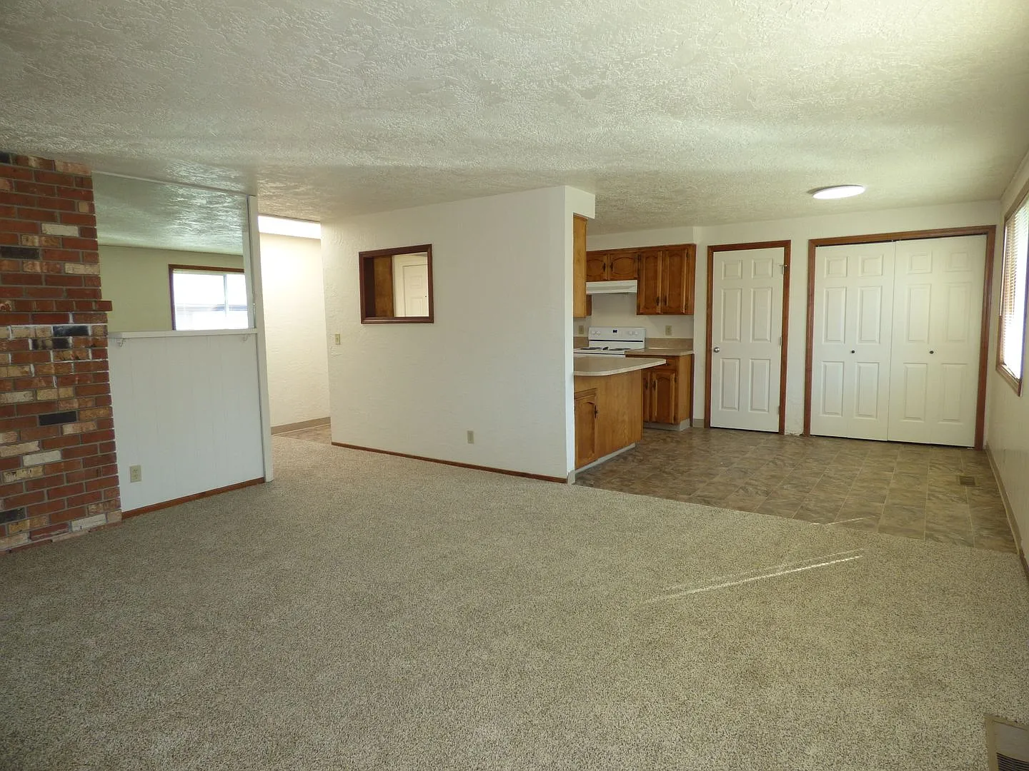 Rent Special: 1/2 Off October's Rent!! 3 Bed Home in South Salem — Photo 3