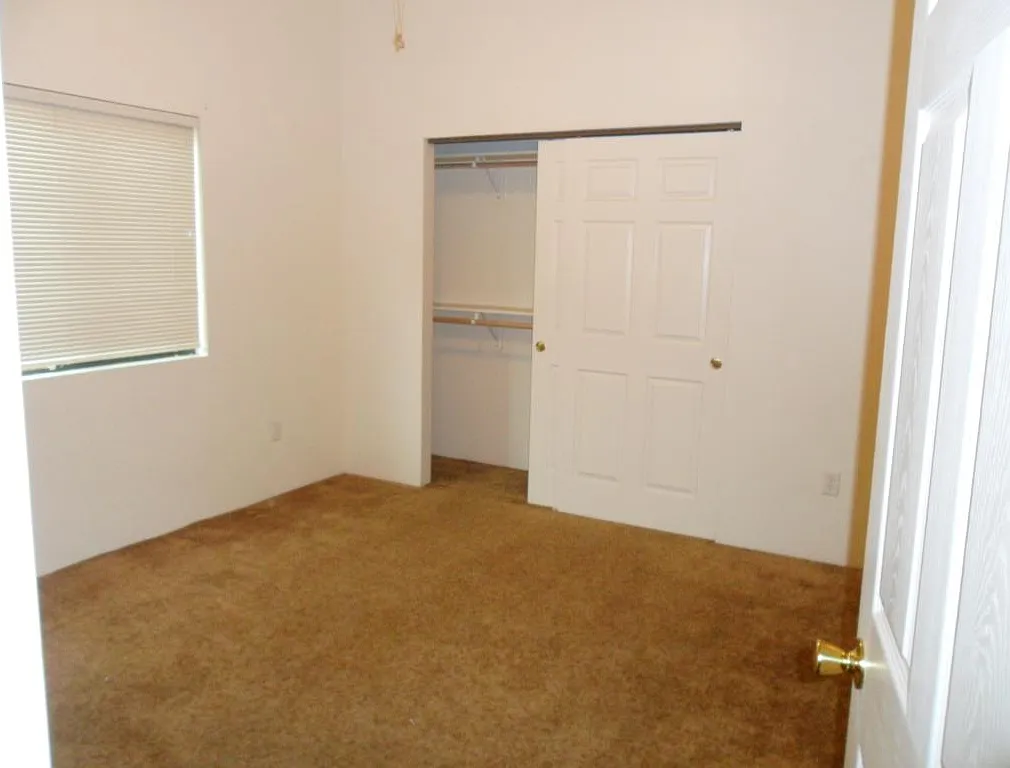 1327 N Park Ave — Photo 4