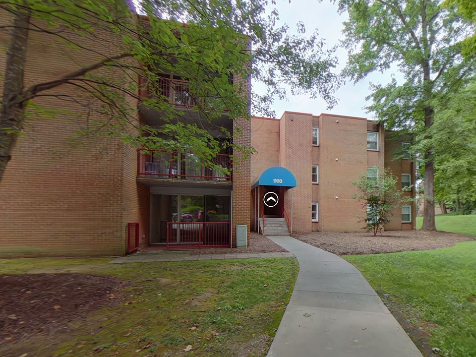 1st image of 900 Brightwood Manor Dr #3