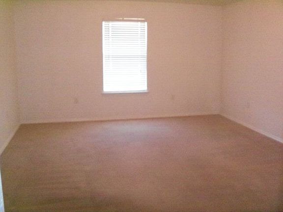 5th image of 3102 Loma Dr