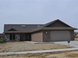 9040 Hummingbird Ln, North Ridgeville, OH 44039