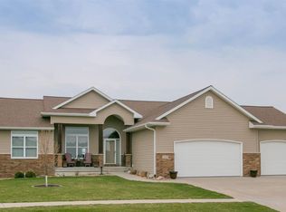 1640 Stone Creek Cir, North Liberty, IA 52317