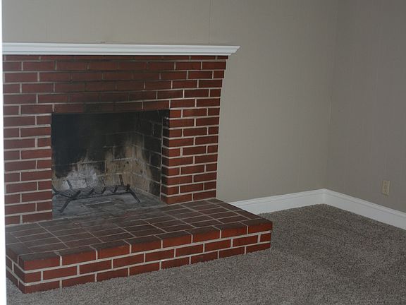 5th image of 410 W Chestnut St