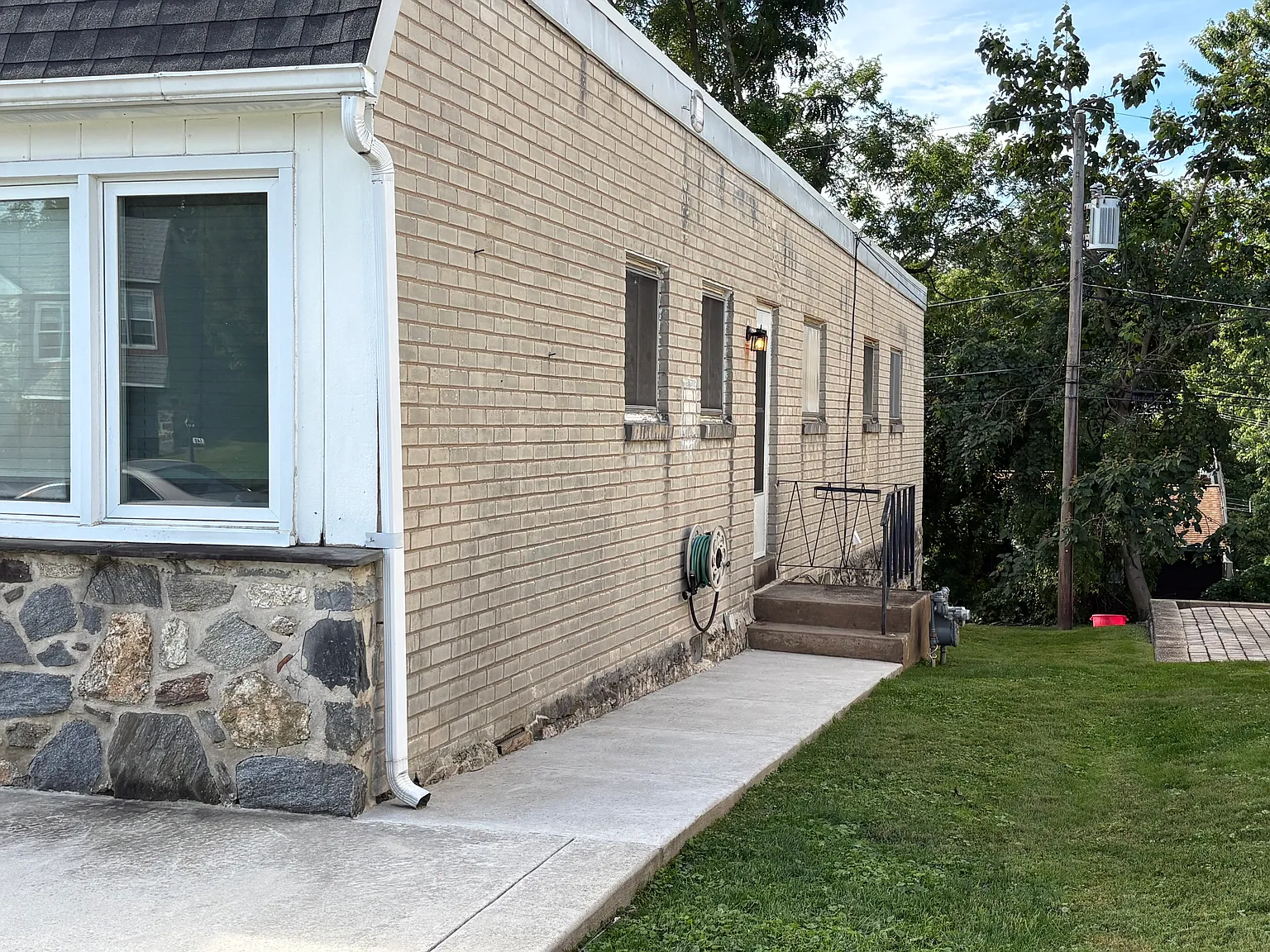 3 bed, 2.5 bath, 1240 sqft, $3,200 — Photo 4