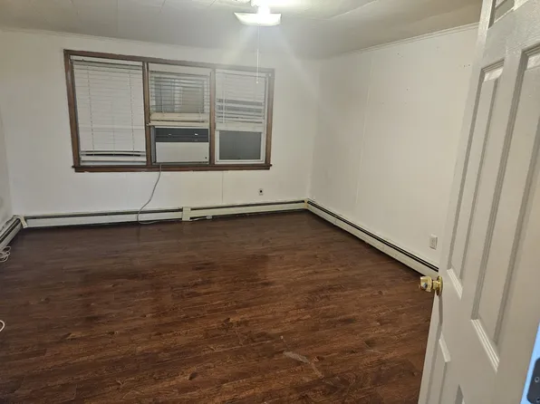 289 Nagel Street image 12 of 18