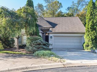 2814 S Saint Remy Cir, Bloomington, IN 47401