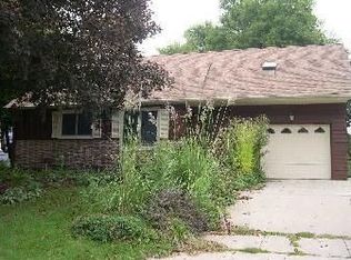 1002 E 15th St S, Newton, IA 50208