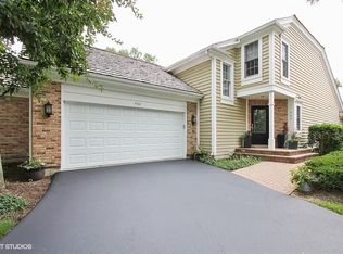 482 Park Barrington Dr, Barrington, IL 60010
