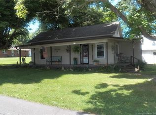 610 Avery St NE, Palmyra, IN 47164