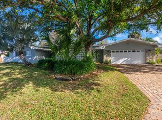 596 Oak Ridge Dr, Indialantic, FL 32903