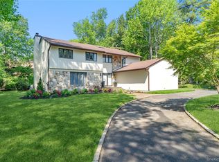 8 Bolton Drive, Manhasset, NY 11030