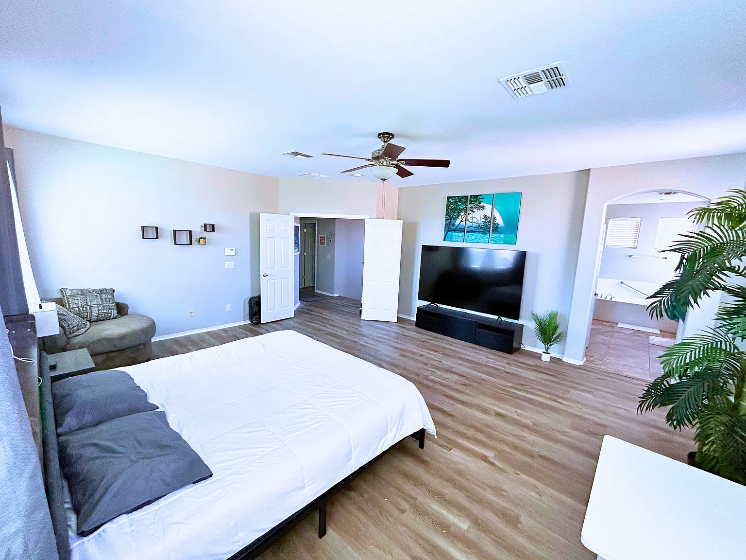 5 bed, 3200 sqft, $4,000 — Photo 3
