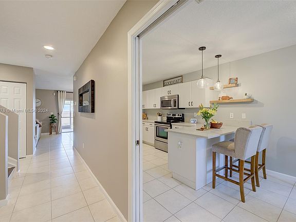 3rd image of 9860 NW 24th St