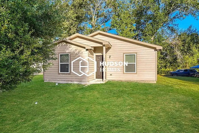 3 bed, 2.0 bath, 1090 sqft, $1,334 — Photo 1