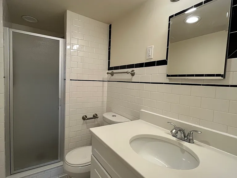 17 Monmouth Ct #M — Photo 24