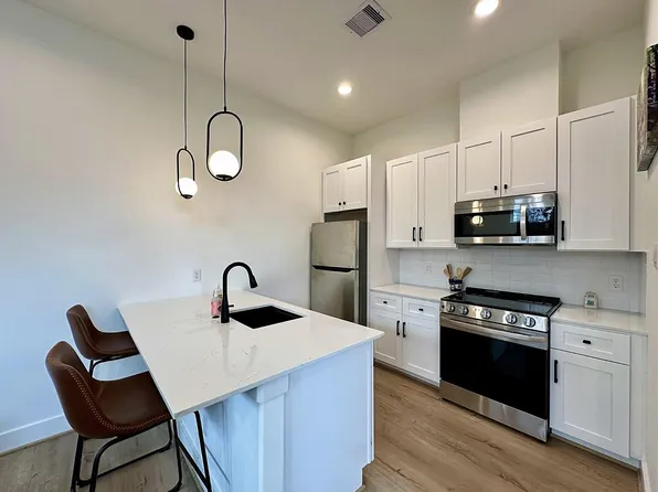203 Danna Ln #D, Houston, TX 77009