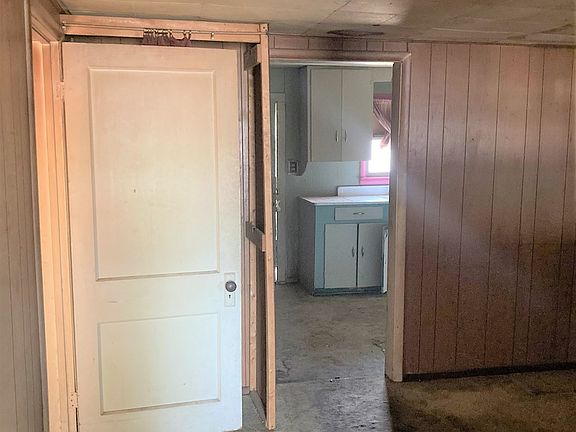 3rd image of 723 E 19th St
