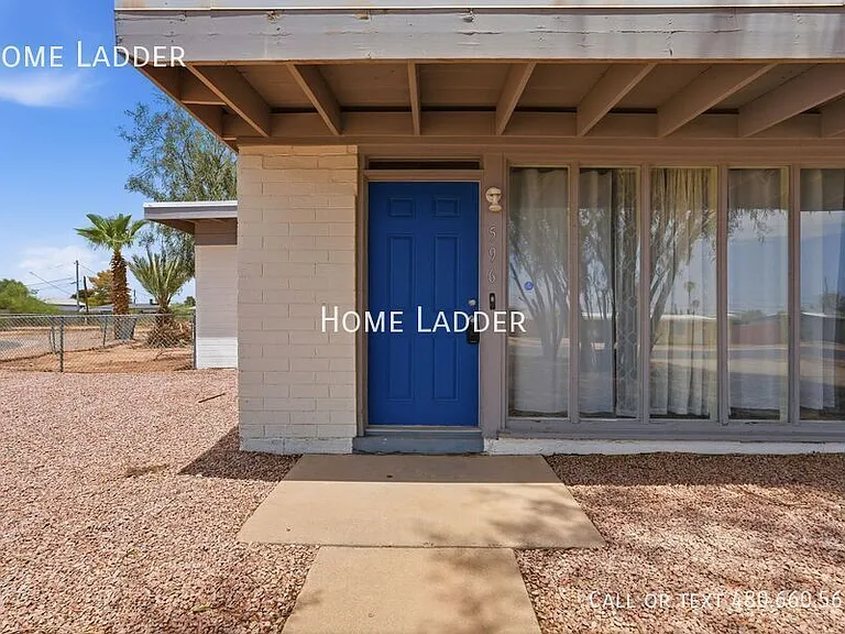 596 W Harding Ave — Photo 2