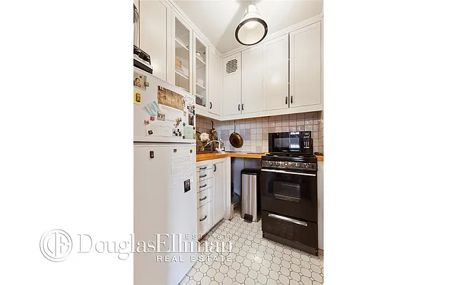 Sold by Douglas Elliman | media 10