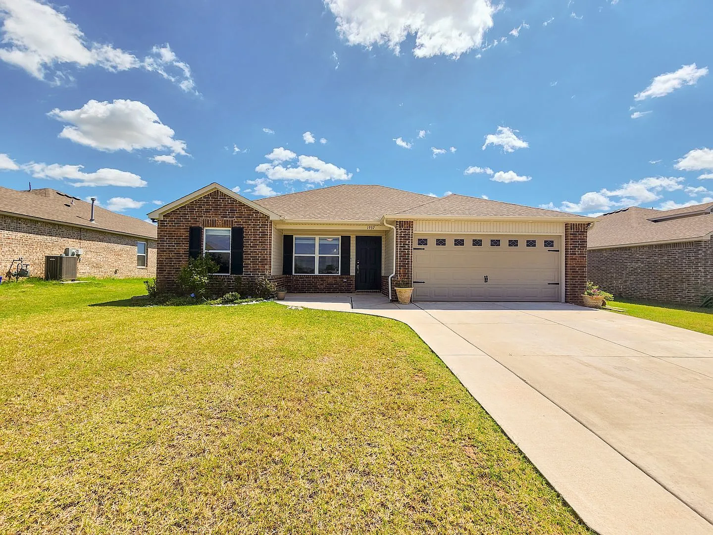 3 bed, 2 bath home in Shawnee! — Photo 1