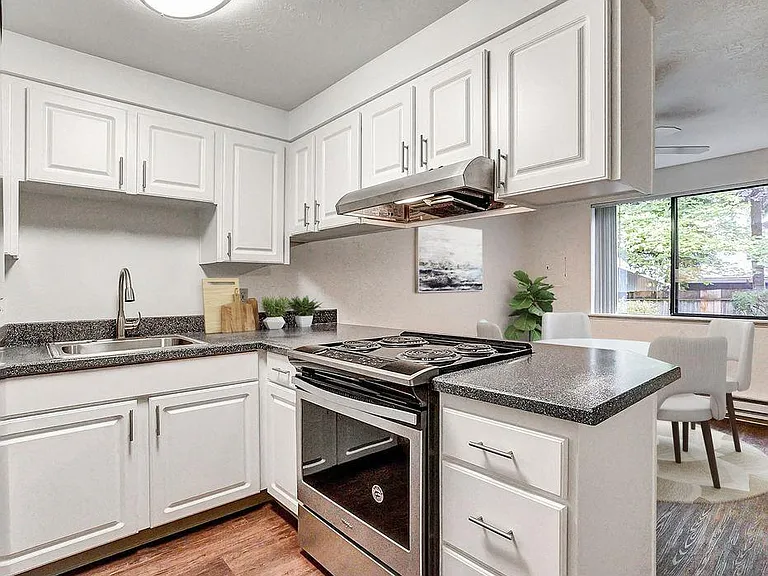 Kitchen Foothills Apartments Portland OR