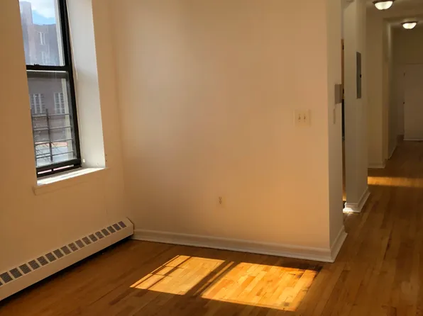 697 Dawson Street image 7 of 14