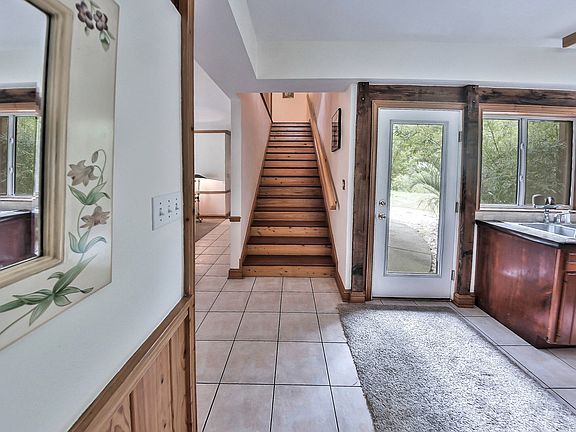 3rd image of 313 Beechwood Dr