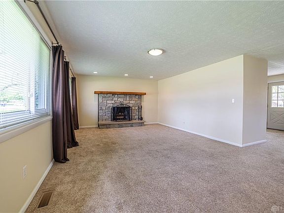 4th image of 504 N 4th St